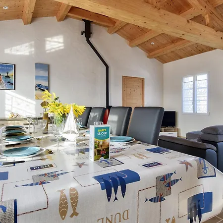 Jolie Maison A L'epine Avec Jardin Pour 8 Personnes * L'Epine (Vendee)