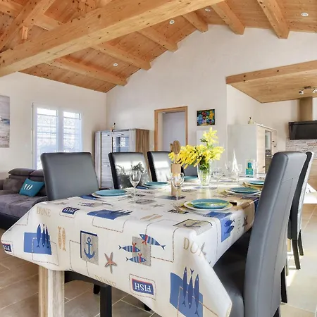 Jolie Maison à Avec Jardin Pour 8 Personnes *