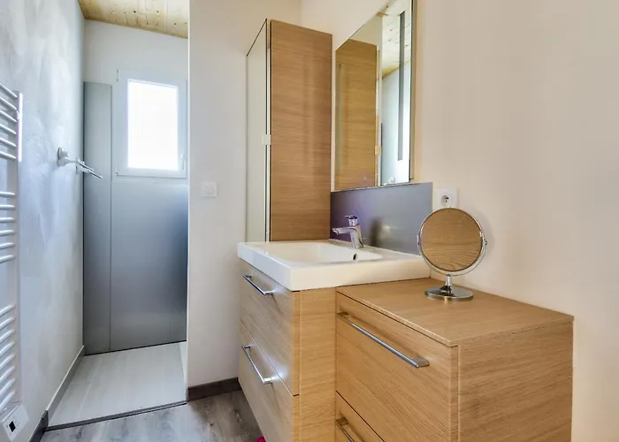 Jolie Maison A Avec Jardin Pour 8 Personnes